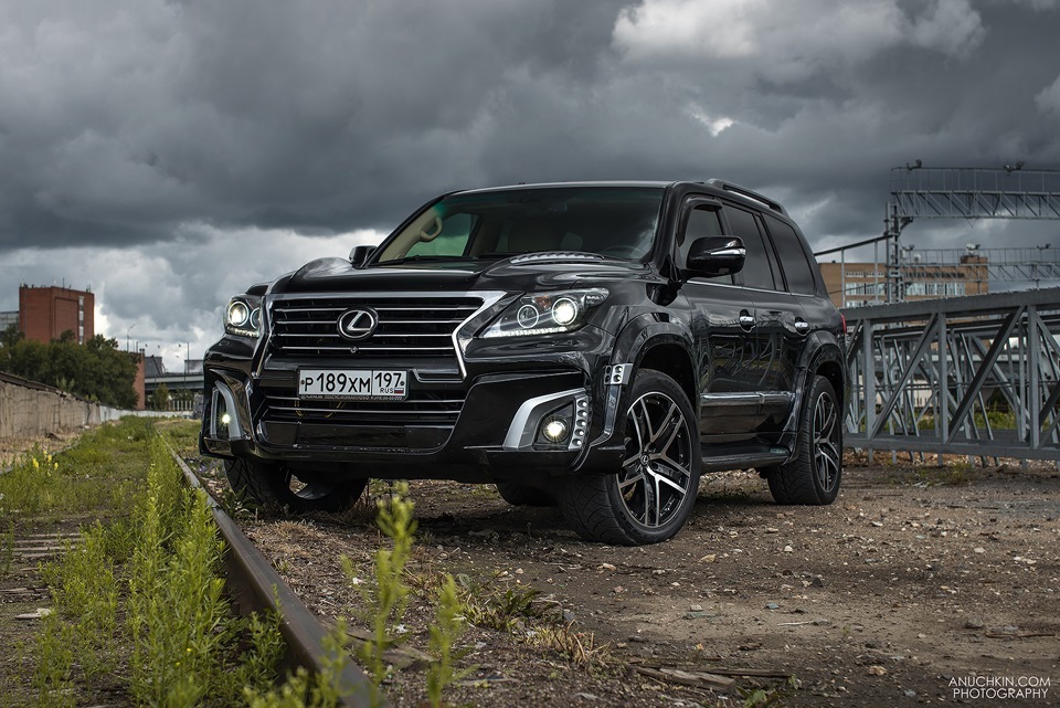 Lexus LX 570 черный