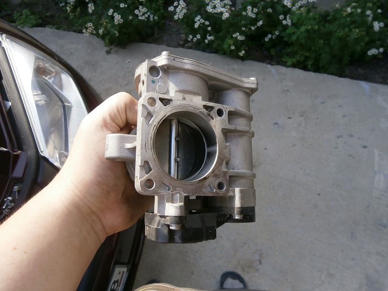 Промывка дросселя и замена воздушного фильтра — Lada Гранта, 1,6 л ...