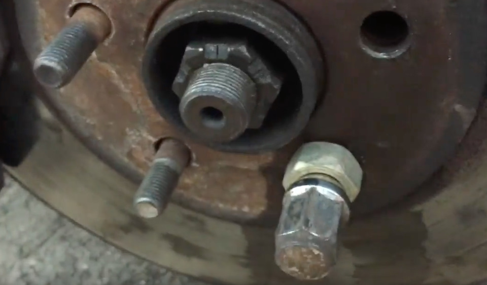 bbcd33es 960 Как вставить шпильку в ступицу