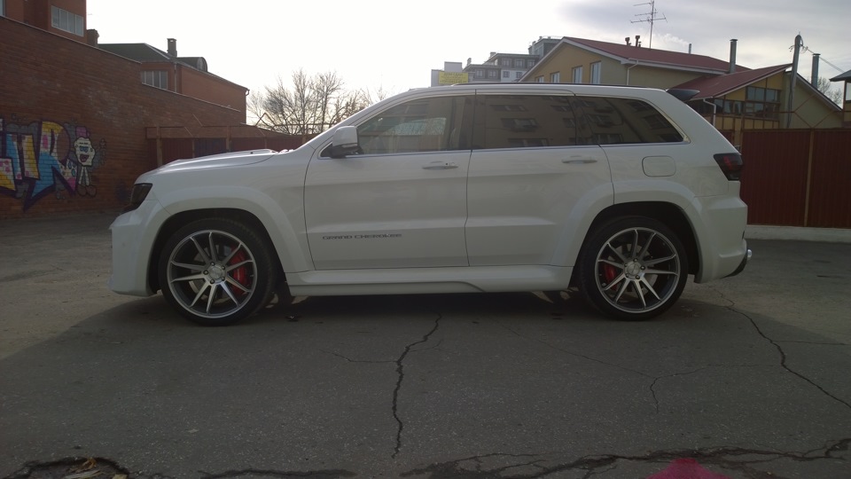 Jeep Grand Cherokee srt8 Р±РµР»С‹Р№