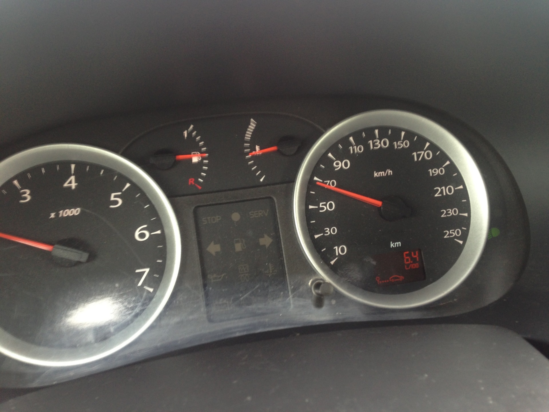 Почему не греется двигатель до рабочей температуры рено симбол, зимой. Рено симбол греется. Рено симбол перегревается двигатель. Рено симбол перегревается двигатель. Рено симбол фото моторного отсека.