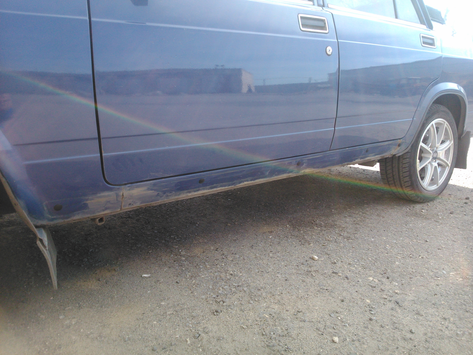 Убрал молдинги с порогов + немного колхоза - Lada 21070, 1,5 л, 2005 года стайли