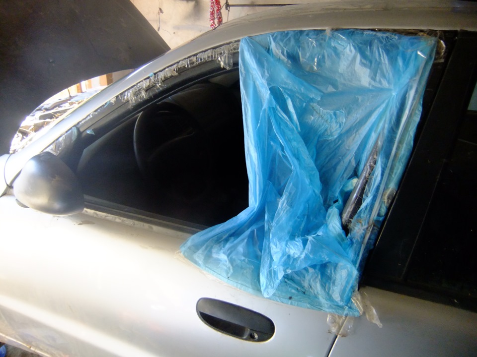 Установил водительское стекло и перегнал машину во двор — Daewoo Lanos ...