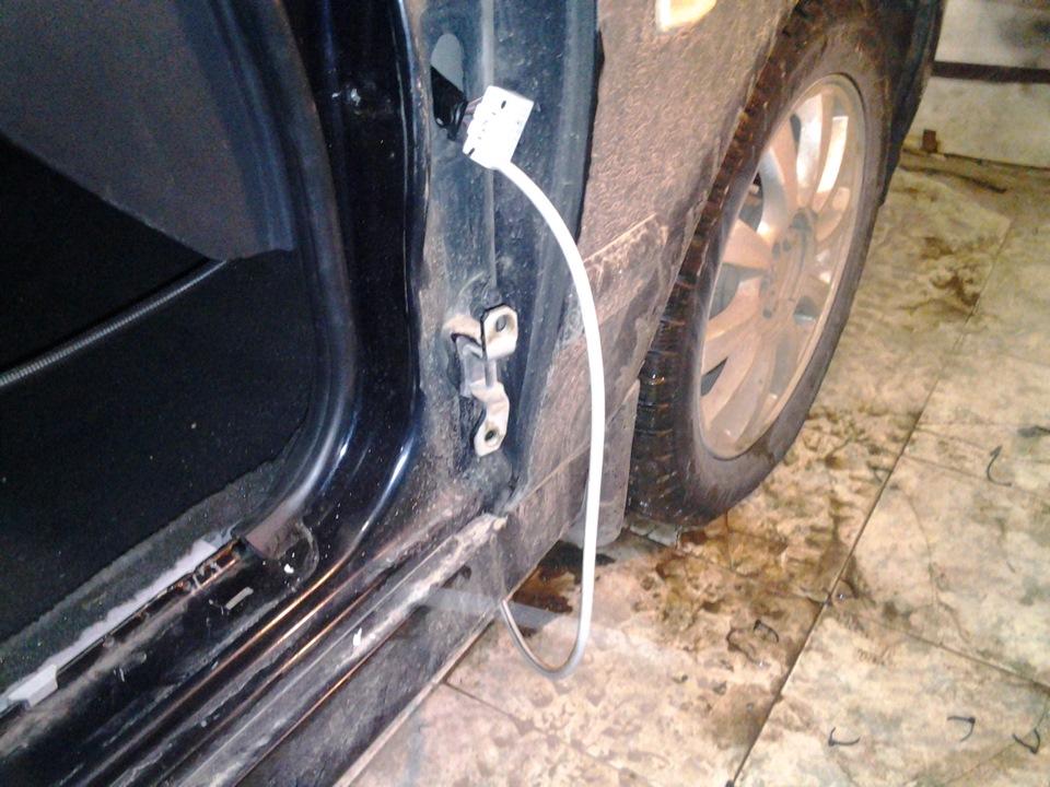 Протяжка акустических проводов в двери — Hyundai Sonata IV (EF), 2,7 л ...