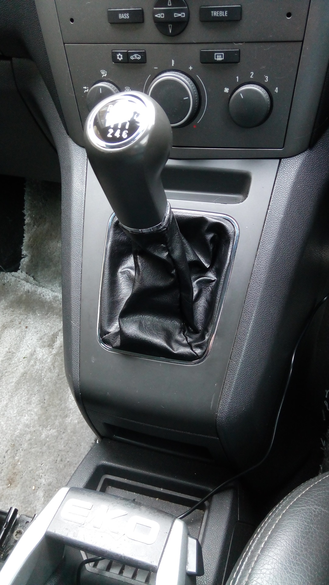 Чехол на ручку переключения передач. — Vauxhall Zafira B, 1,9 л, 2005 ...