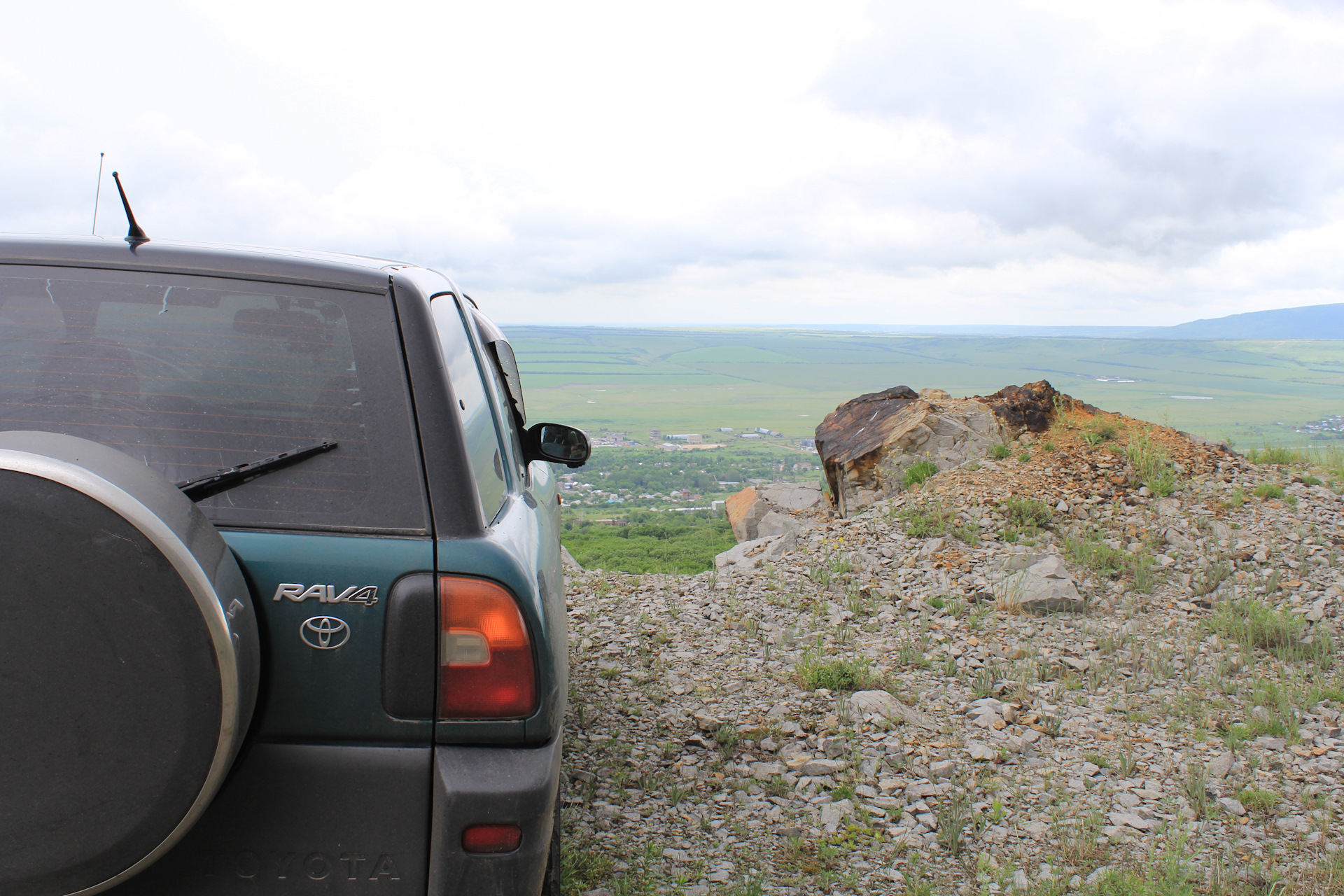 Путешествие в Осетию. День 1 г.Змейка (Мин.Воды) и дорога на Владикавказ —  Toyota RAV4 (I), 2 л, 1996 года | путешествие | DRIVE2