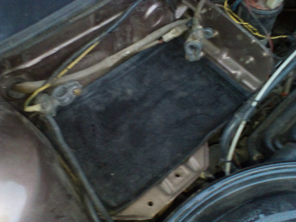 Коврик под аккумулятор — Audi 80 (B2), 1,8 л, 1983 года | аксессуары ...