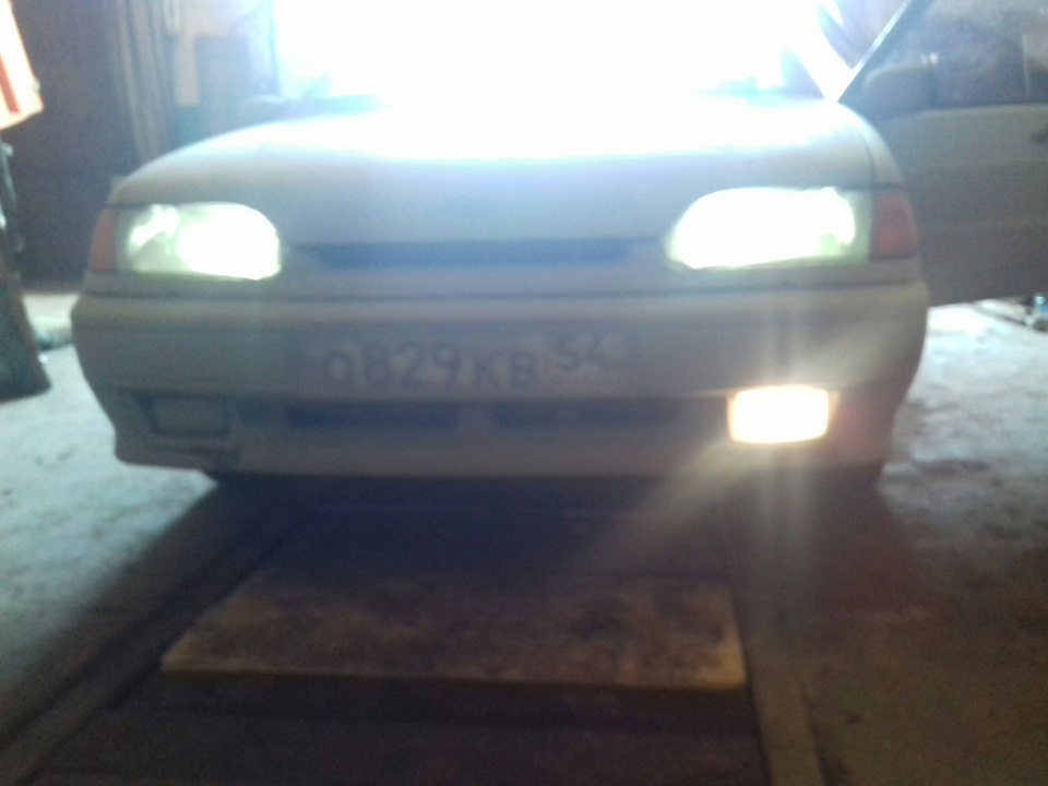 Купил лампочку в туманку поменял а она не работает ((( — Lada 2115, 1,5 ...