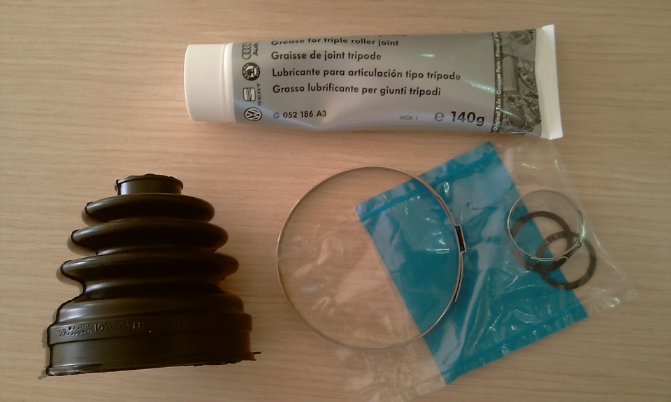 внутренний комплект — Audi A4 (B6). Запчасти на фото: G052186A3