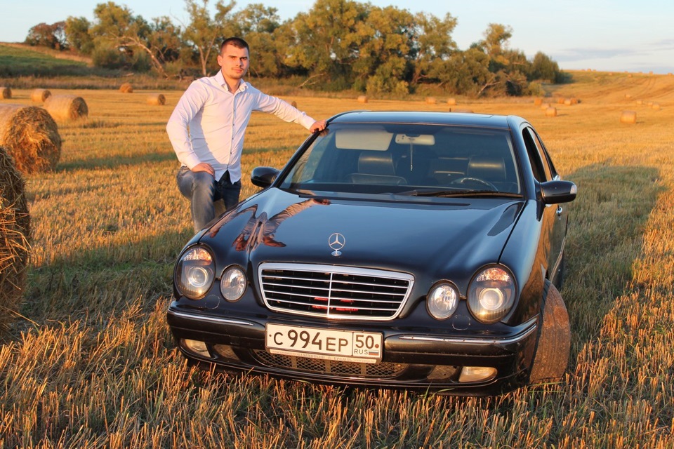 Хозяин машины. Владелец Мерседес. Хозяин Мерседеса. Mercedes с хозяина. Машина с хозяином фото.