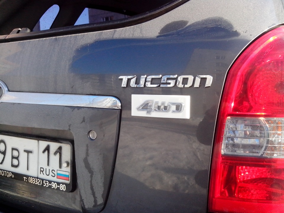 Наклейки на задней двери. Номерные рамки rcs light хендай туссан. Наклейки на задней двери. Наклейка на стекло автомобиля для девушек. Наклейки на задней двери.