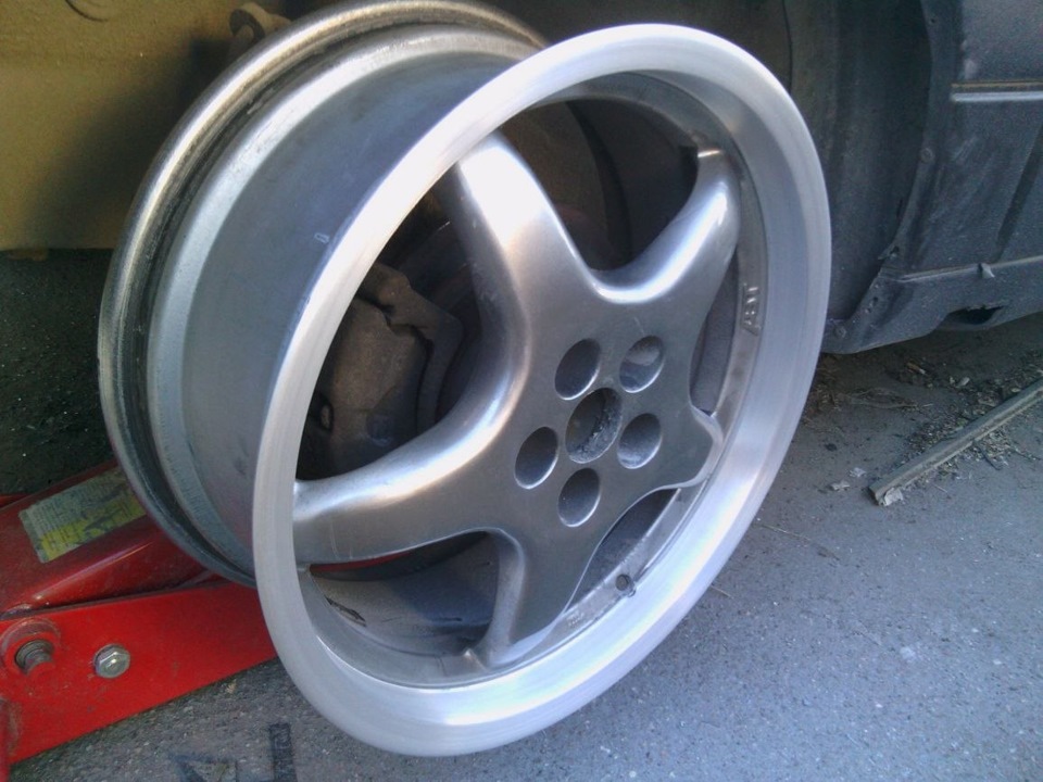 ДТП — повод для полировки дисков :) — Volkswagen Passat B3, 2,8 л, 1992 ...