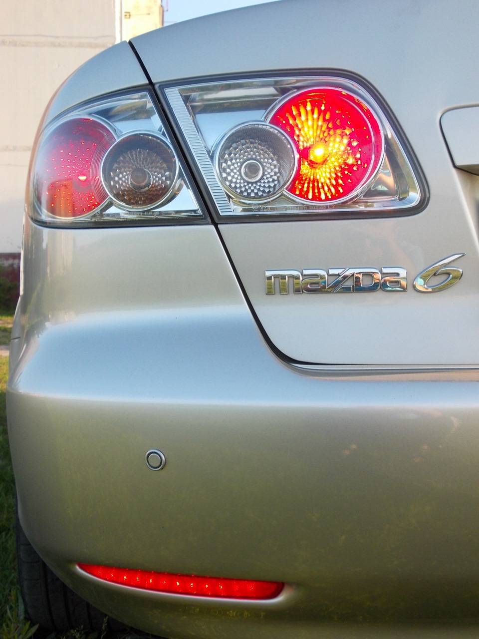 Габариты в катафоты в заднем бампере. — Mazda 6 (1G), 2 л., 2004 года ...