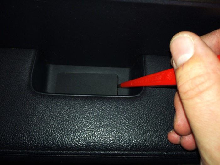 Обшивка дверей хонда срв. Клипсы внутренней обшивки двери Honda CR-V. Накладки ручек дверей Honda CR-V. Снятие обшивки двери CRV. Внутренняя ручка обшивки багажника CRV 4.