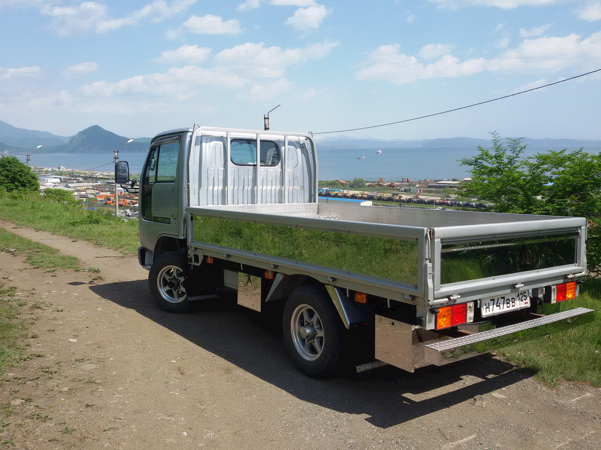 Дром ру купить грузовик. Nissan Atlas бортовой, 200. Nissan Atlas бортовой 2-3 тонны. Nissan Atlas 1993 грузовой бортовой. Nissan Atlas f24.