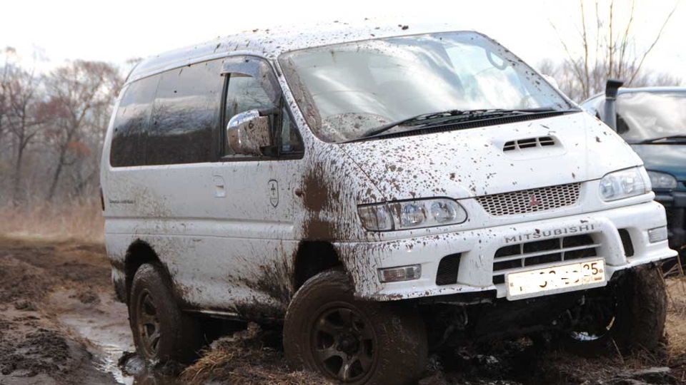 Делика форум. Mitsubishi Delica 6x6. Delica 2004. Delica 6. Mitsubishi Delica l400 расширители арок.