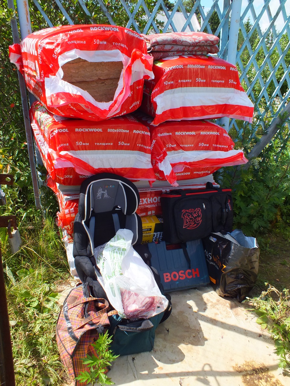 Картина, корзина, картонка и маленькая собачонка… — Skoda Octavia Combi ...