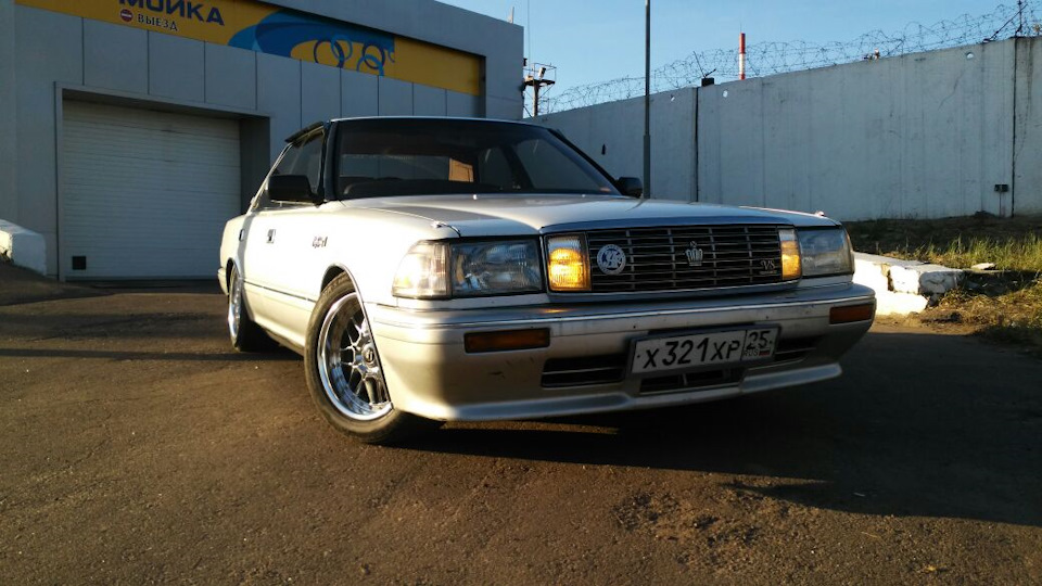 Краун 131. Toyota Crown gs131. Toyota Crown gs131 stance. Toyota Crown gs131 r17. Toyota Crown GS 130 1988.