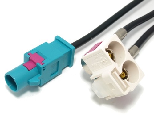 Антенный адаптер с двойным антенным входом — Volkswagen Polo Sedan