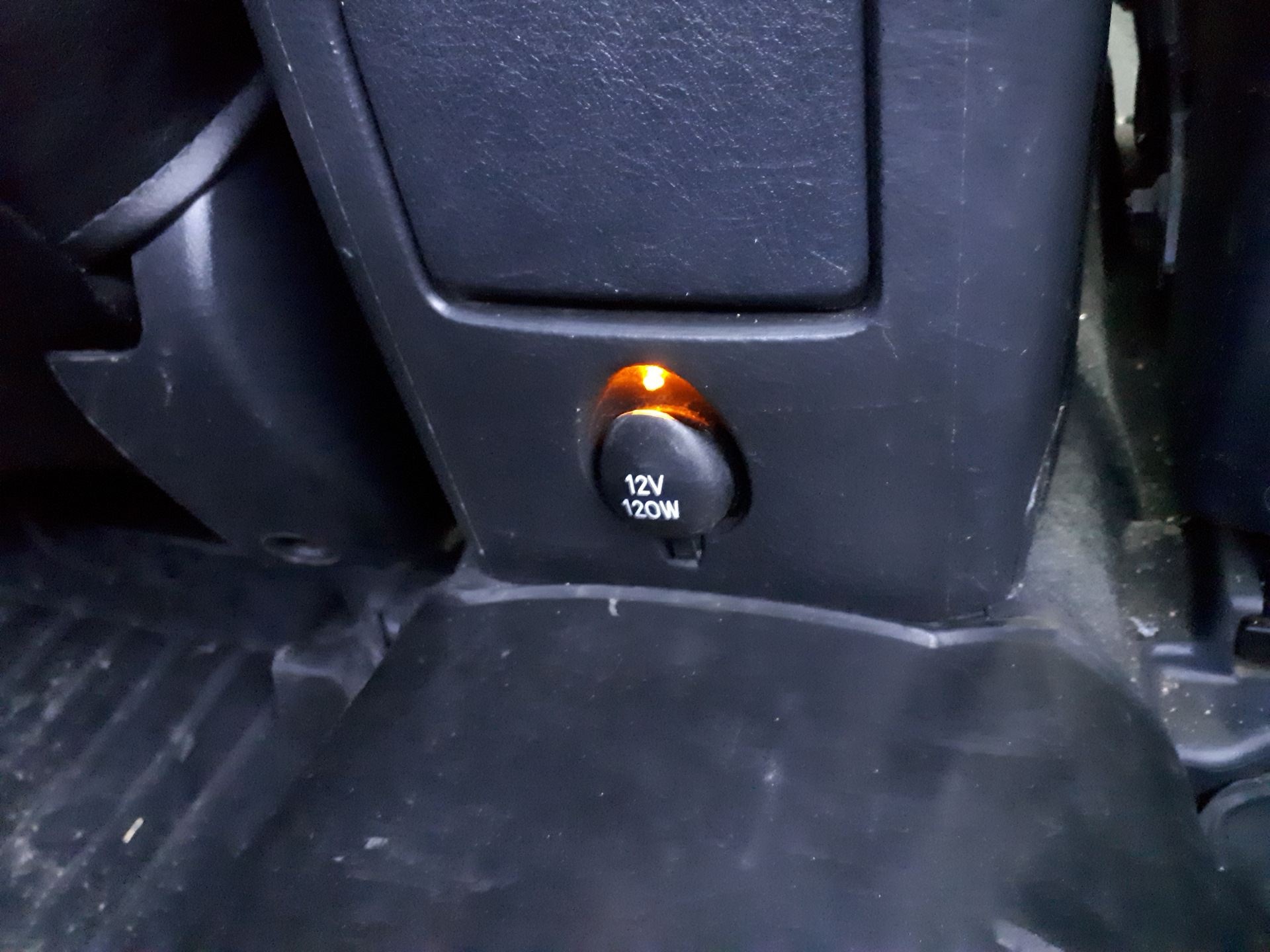 Где предохранитель на прикуриватель авенсис Подсветкииии - Toyota Avensis II, 1,8 л, 2007 года своими руками DRIVE2