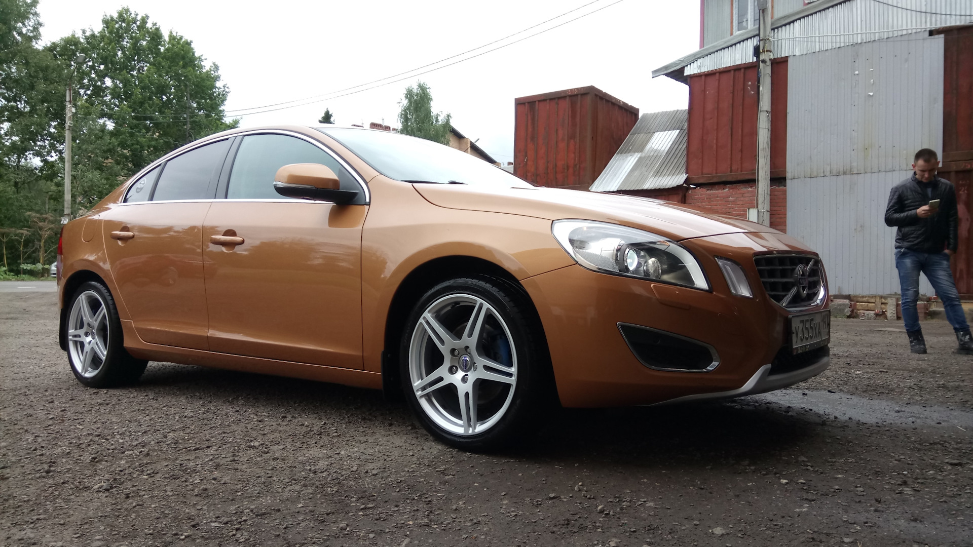 60 2. Volvo s60 на 18 дисках.