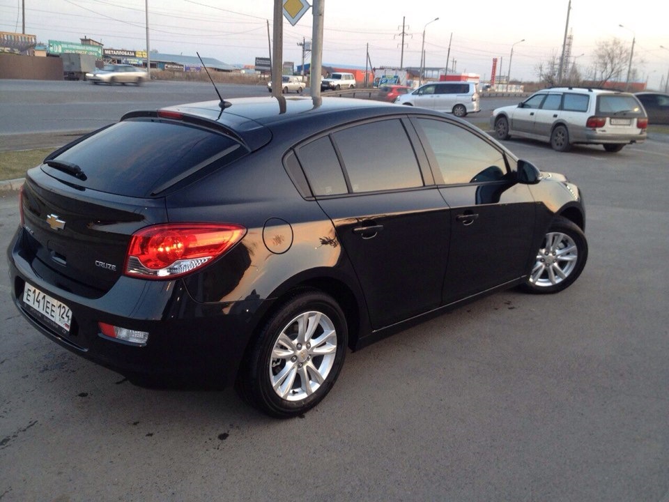 Chevrolet Cruze 2013 с боку