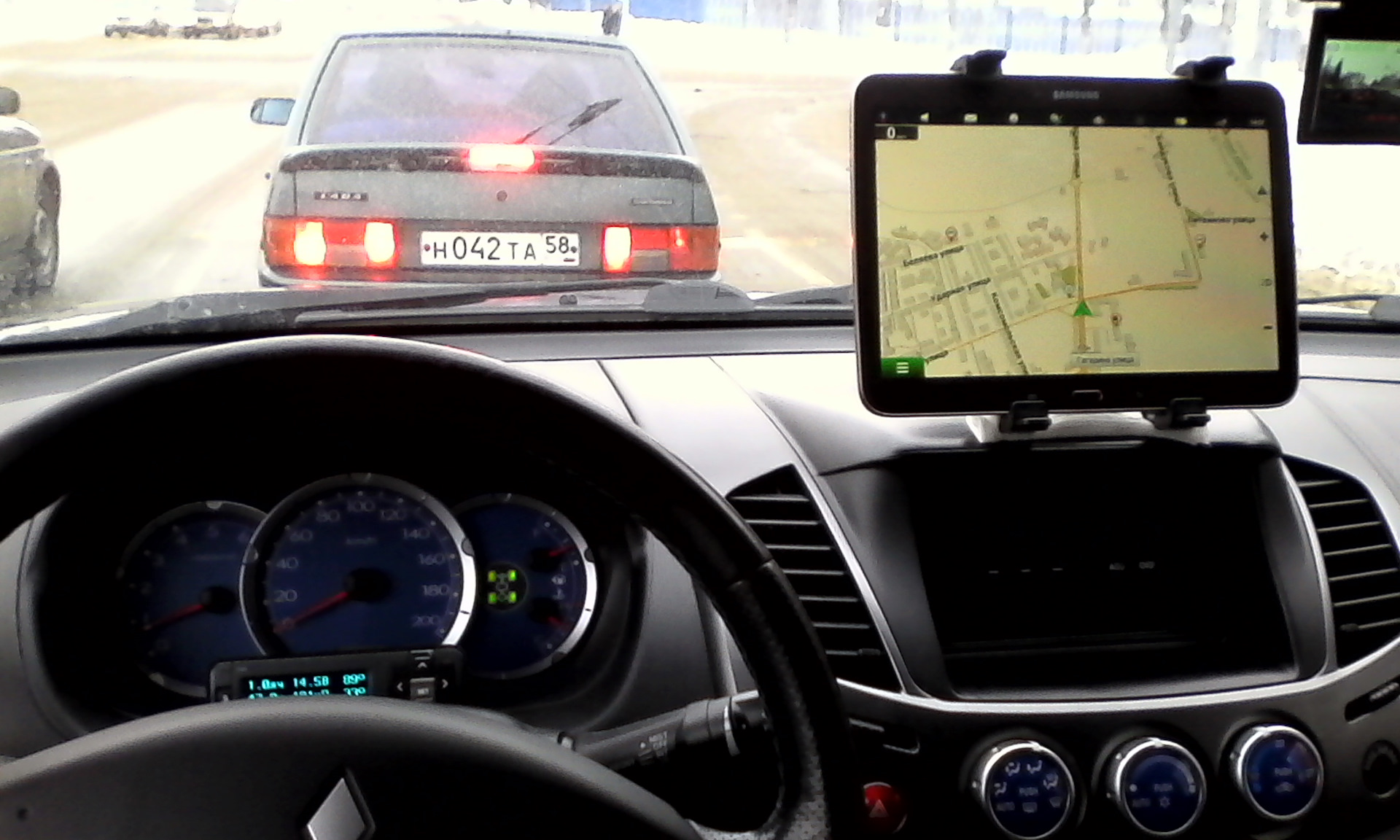 Навигатор — планшет. — Mitsubishi L200 (4G), 2,5 л, 2009 года ...