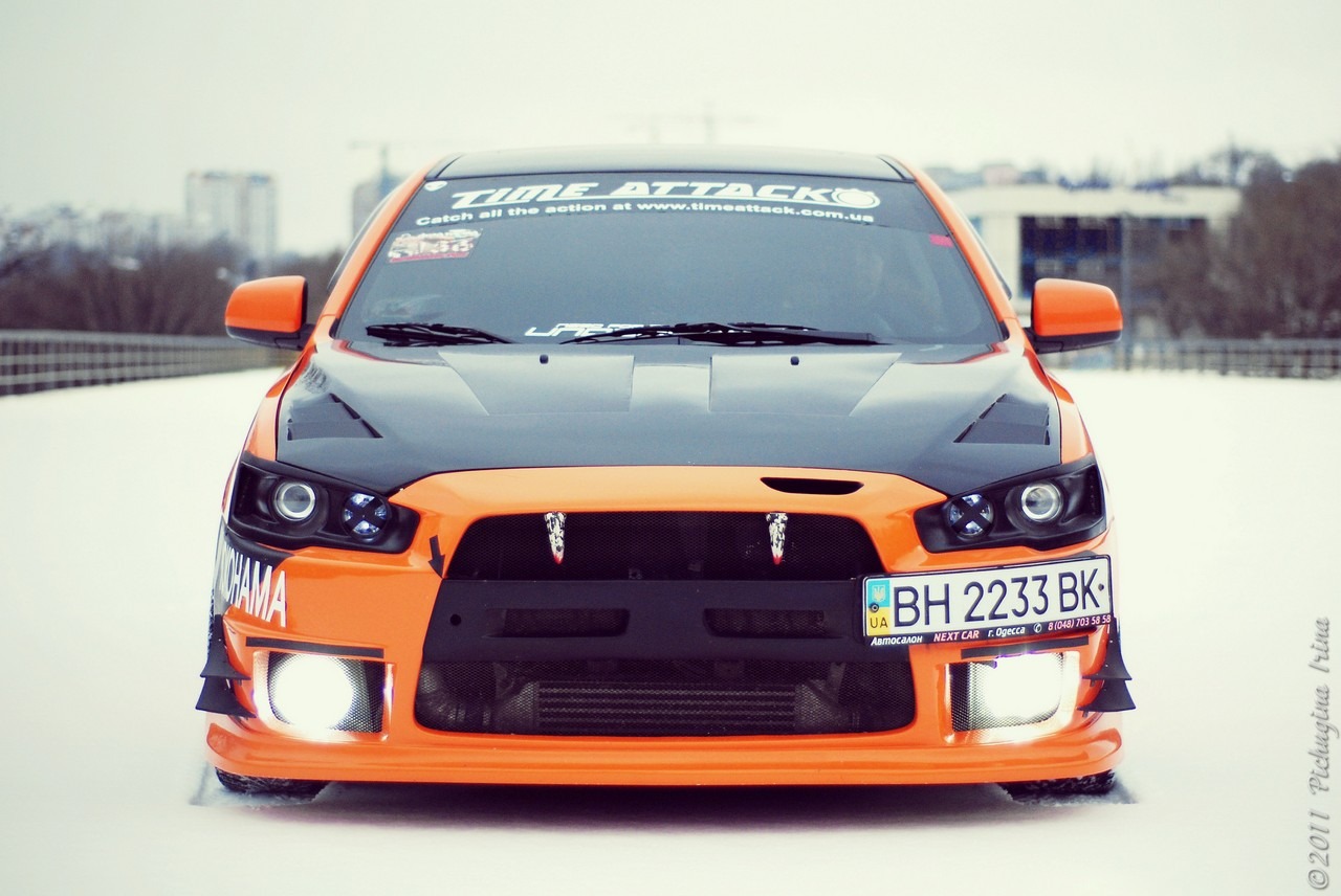 Mitsubishi lancer 12. Lancer 12. Мицубиси Лансер 12. Митсубиси 12 поколения. Оранжевый Лансер.