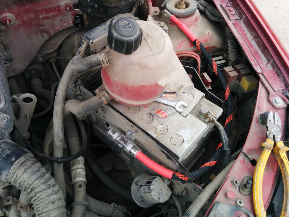 Прокладка нового питания для саба и установка усилителя — Renault ...