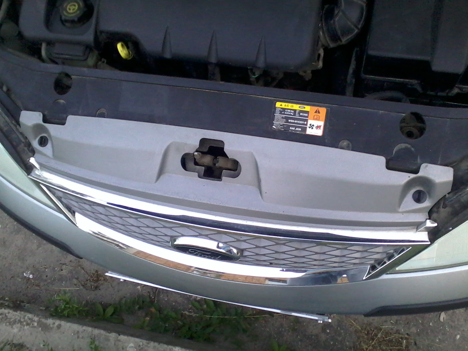 Защитная сетка радиатора лада гранта. Сетка на радиатор автомобиля ниссан кашкай j11. Кронштейн решетки радиатора 1118. Черная решетка радиатора genesis g70. Крепление решетки радиатора.