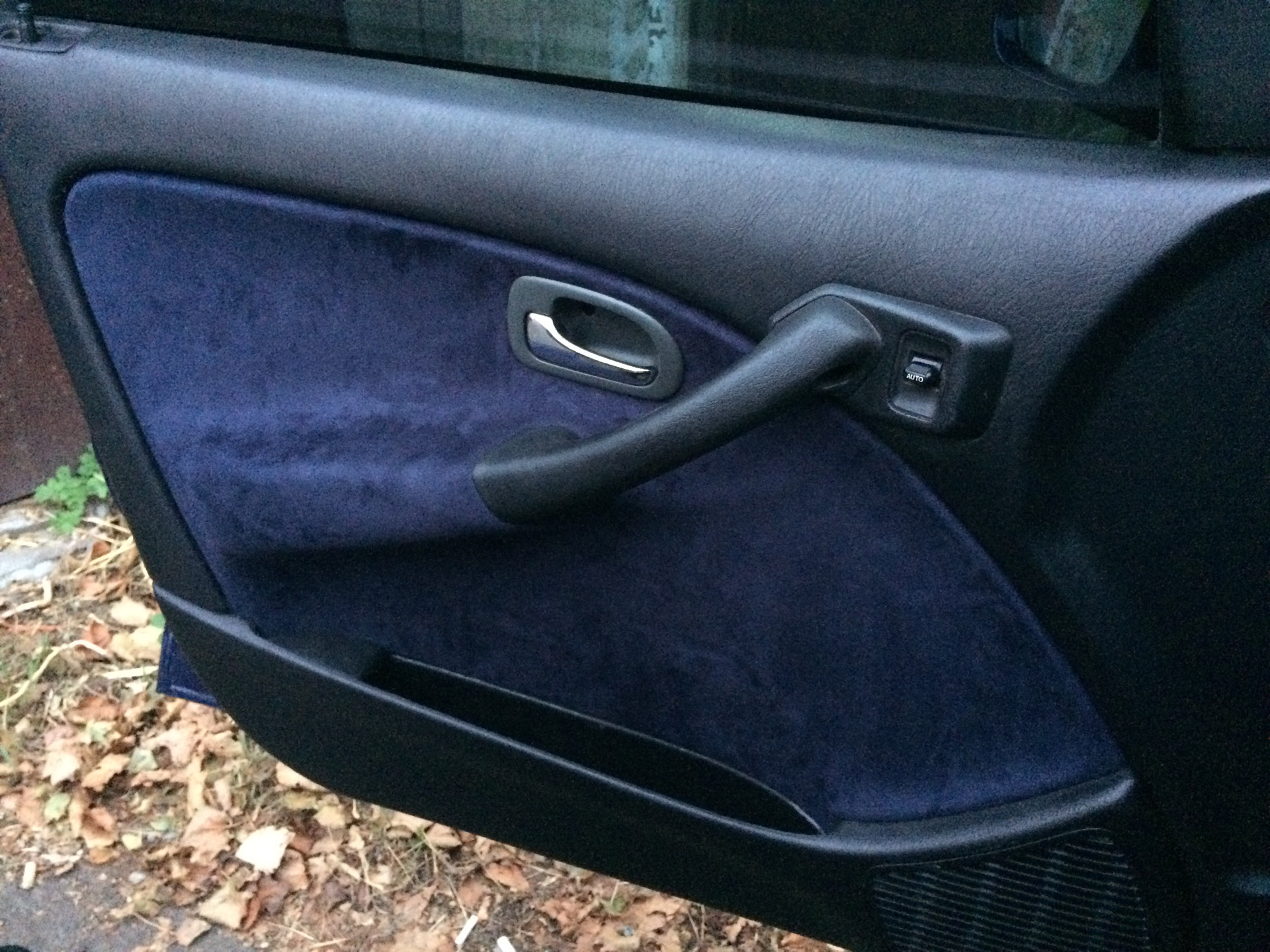 обшивка поменять. обшивки поменять. замена обшивки двери автомобиля. обшивка дверей мерседес clk w208. обшивка двери хендай солярис.