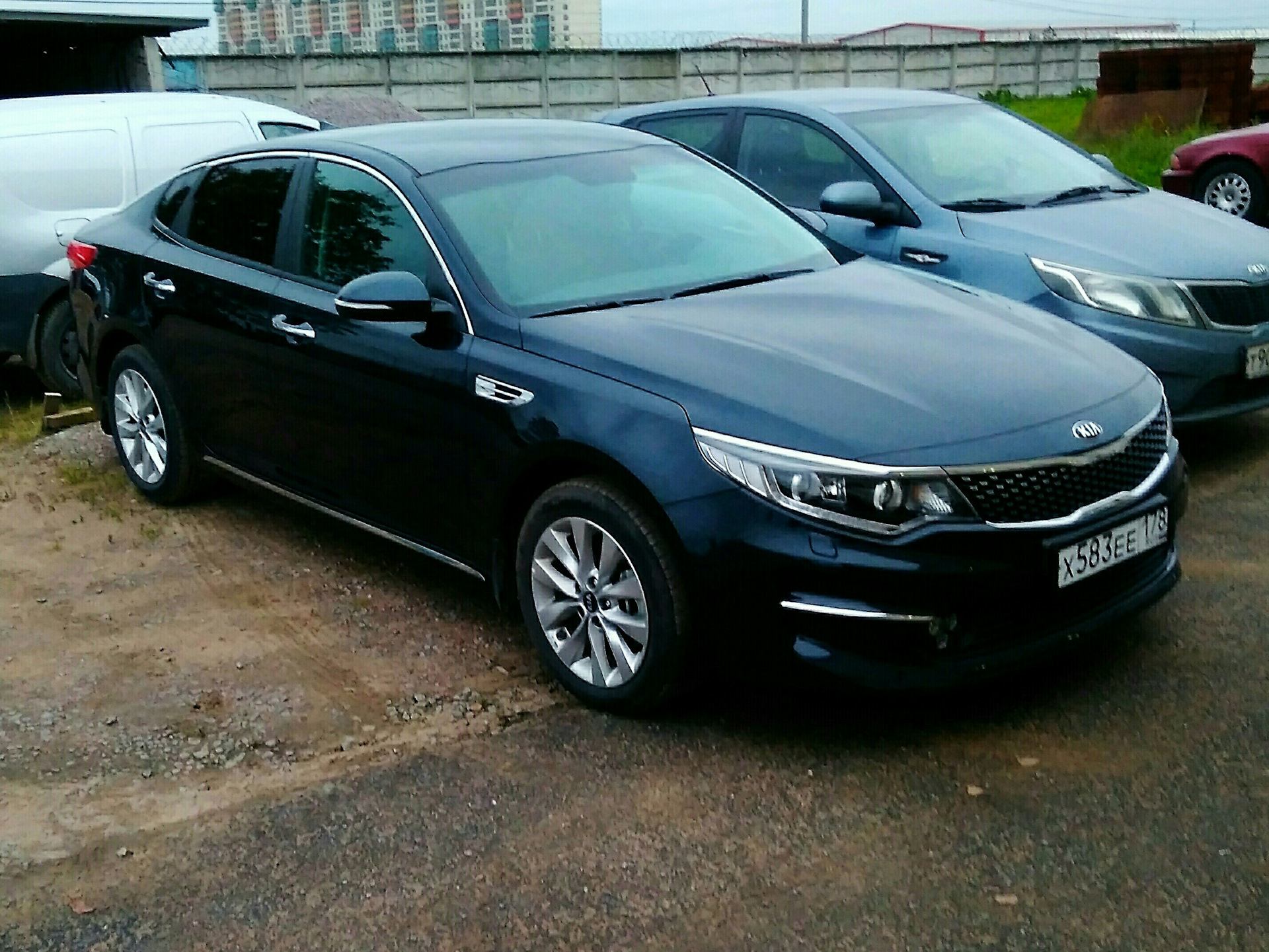 Kia Optima темно синяя