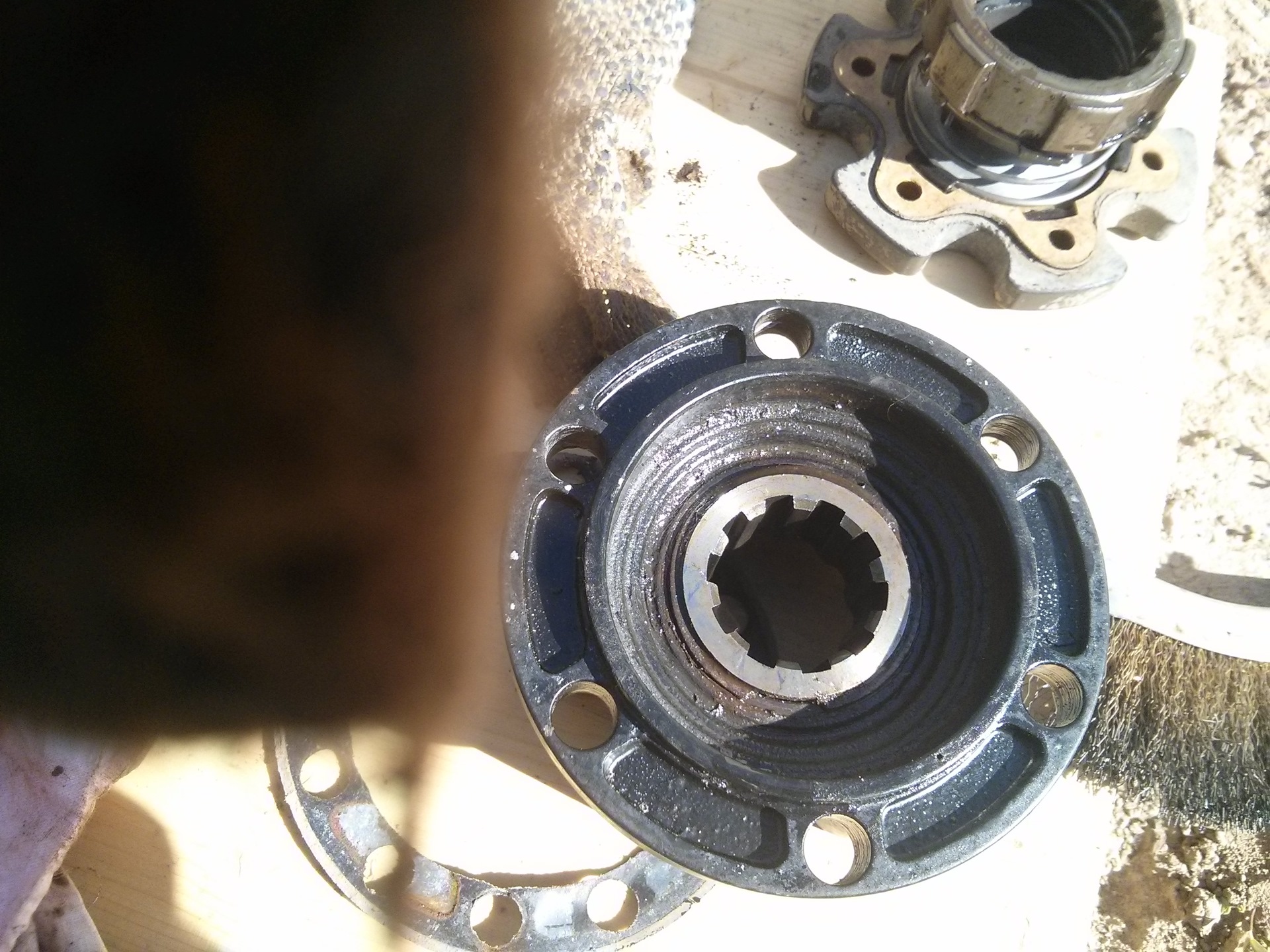 Хотел подтянуть ступичный, а провел ТО хабам — УАЗ Patriot, 2,7 л, 2015 ...