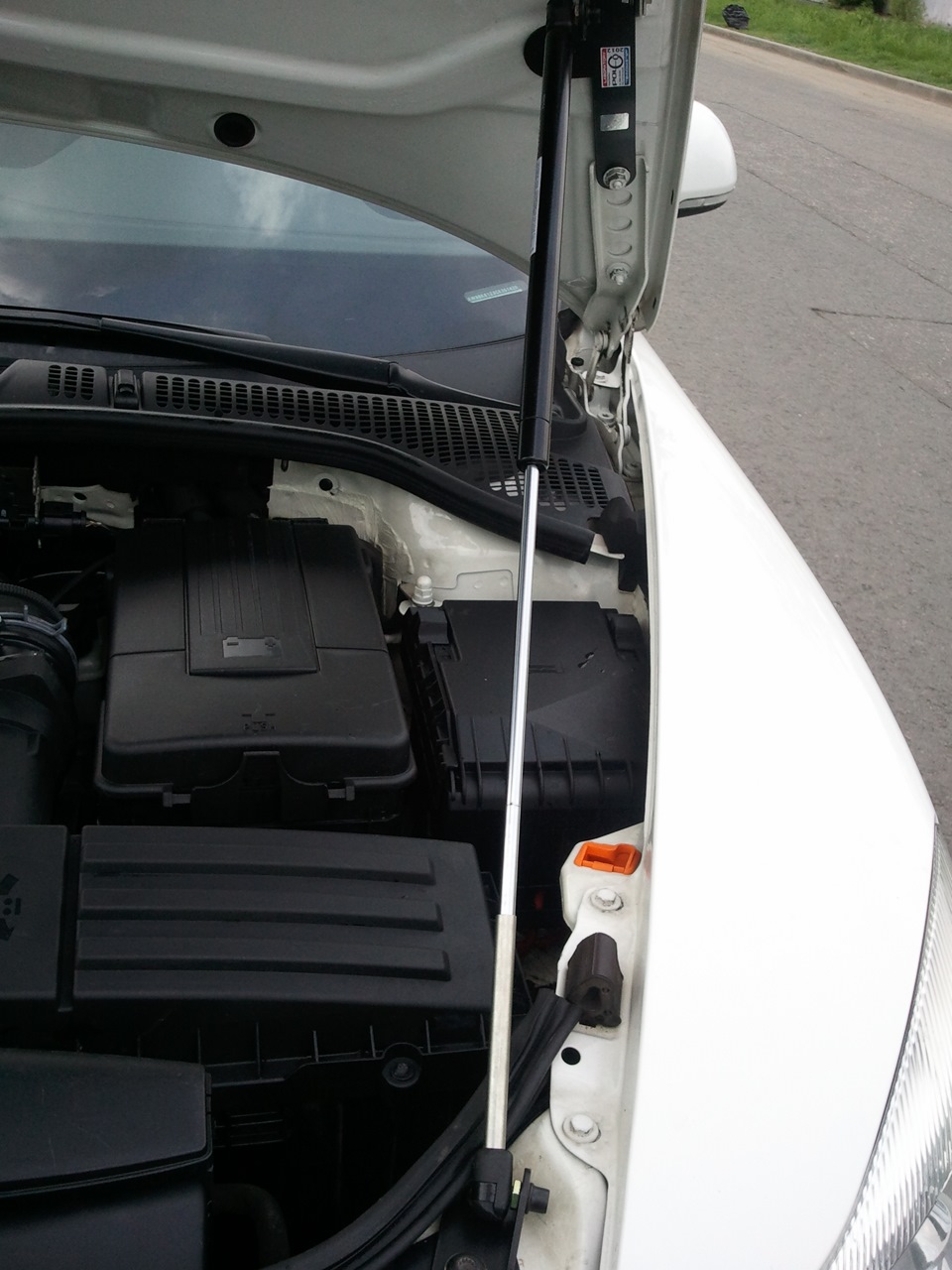 Наконец установил упор капота — Skoda Octavia A5 Mk2, 1,8 л, 2011 года ...