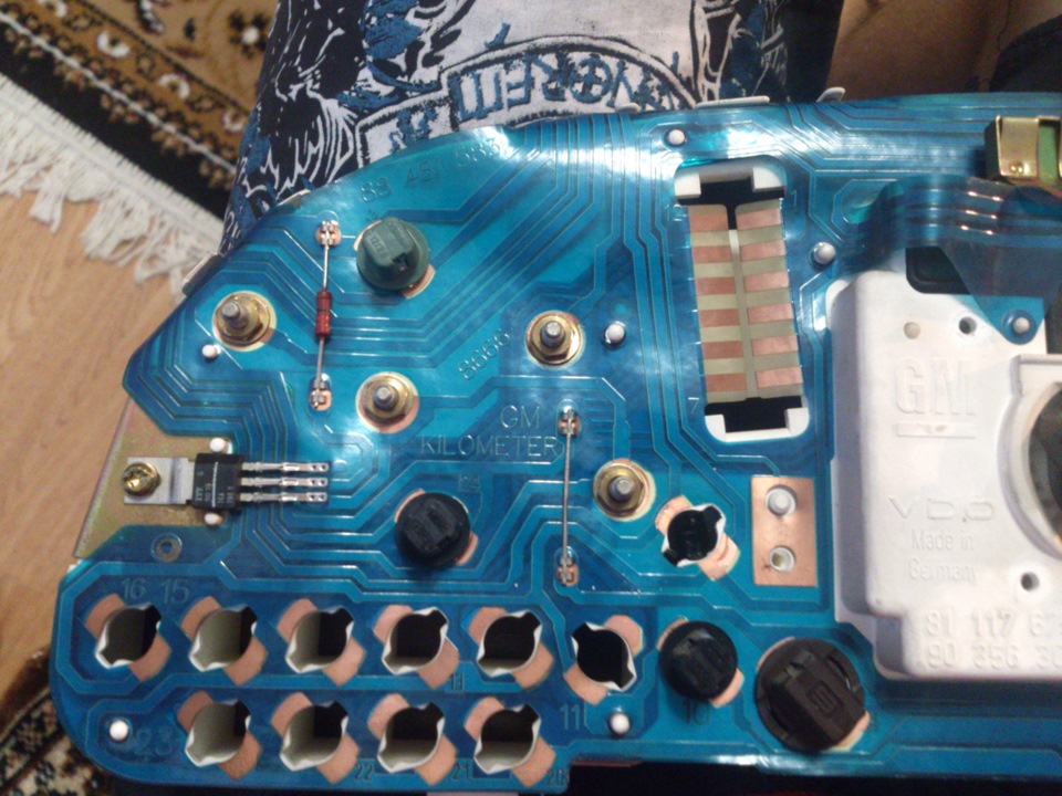 Стрелка датчика температуры на приборке. — Opel Vectra A, 1,6 л, 1990 ...