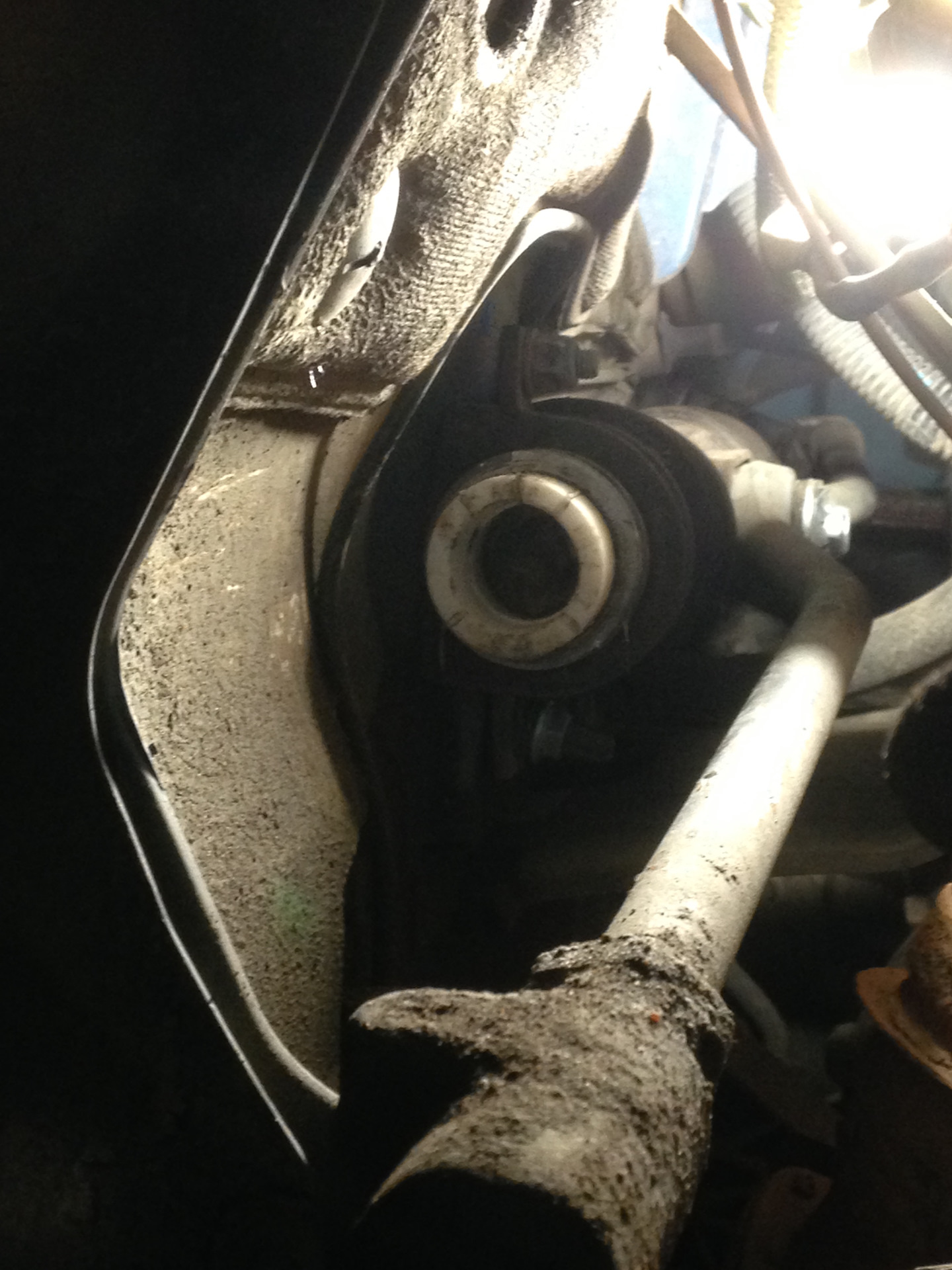 Регулировочная гайка рулевой рейки калина 1. Подтяжка рулевой рейки калина 1. Крепление рулевой рейки калина 1. Регулировка рулевой рейки калина 1 с электроусилителем. Как подтянуть рейку на калине.