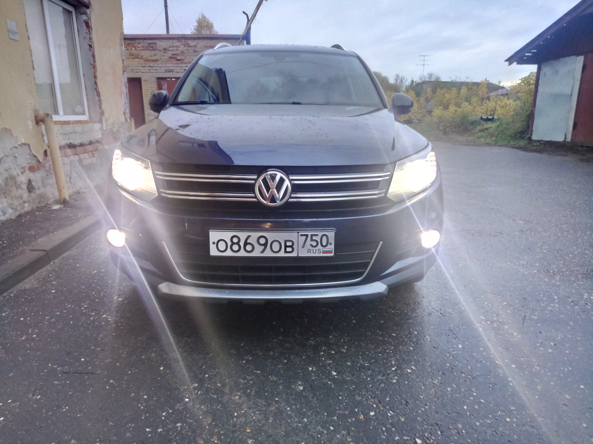 Тигуан лампочка. Led ПТФ Фольксваген Тигуан. Tiguan 2012 ПТФ. Светодиодные лампы ПТФ Тигуан. Светодиодные ПТФ Tiguan 1.