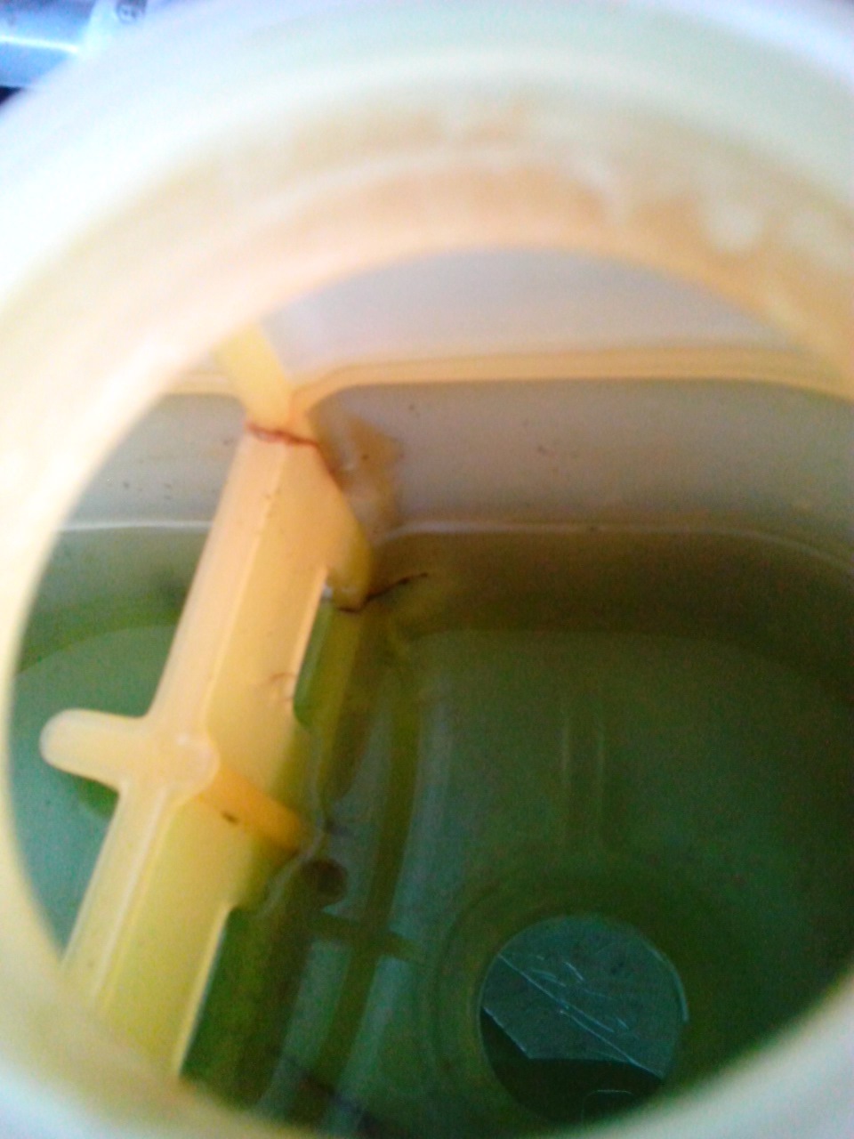 расширительный бачок лопнул :( — Chevrolet Lanos, 1,5 л., 2006 года ...