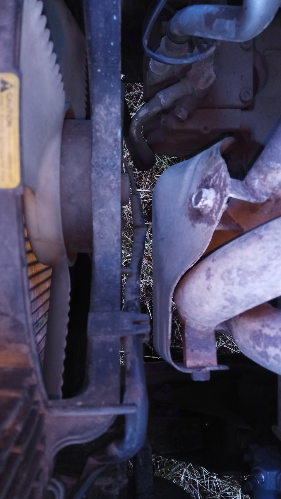 расстояние между жопой вентиля и кожухом вухлопа — Mitsubishi Galant (8G)