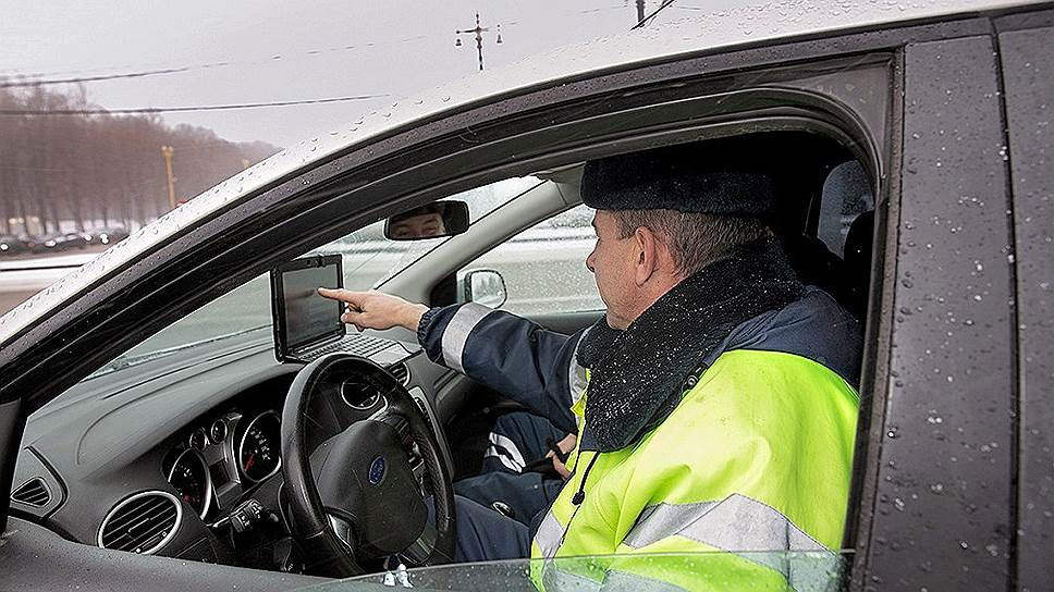 Режим водитель на автомобиле. Автомобили скрытого патрулирования ГИБДД. Пеший патруль ДПС. Скрытый патруль ГИБДД на БМВ. Скрытый патруль ГИБДД законно.