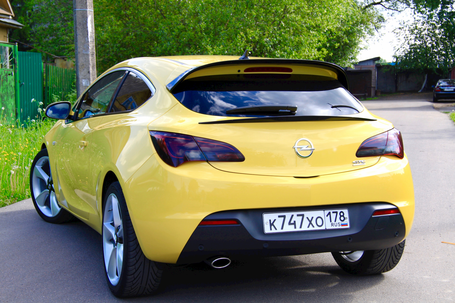 Opel Astra j GTC 2012