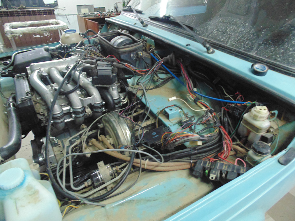 Монтаж проводки, примерка по длине проводов. Модуль на переделанном кронштейне закреплен на ресивере. — Lada 4x4 3D