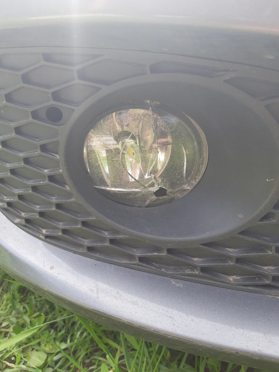 Замена стекла противотуманки — SEAT Leon (Mk II), 1,8 л, 2012 года ...