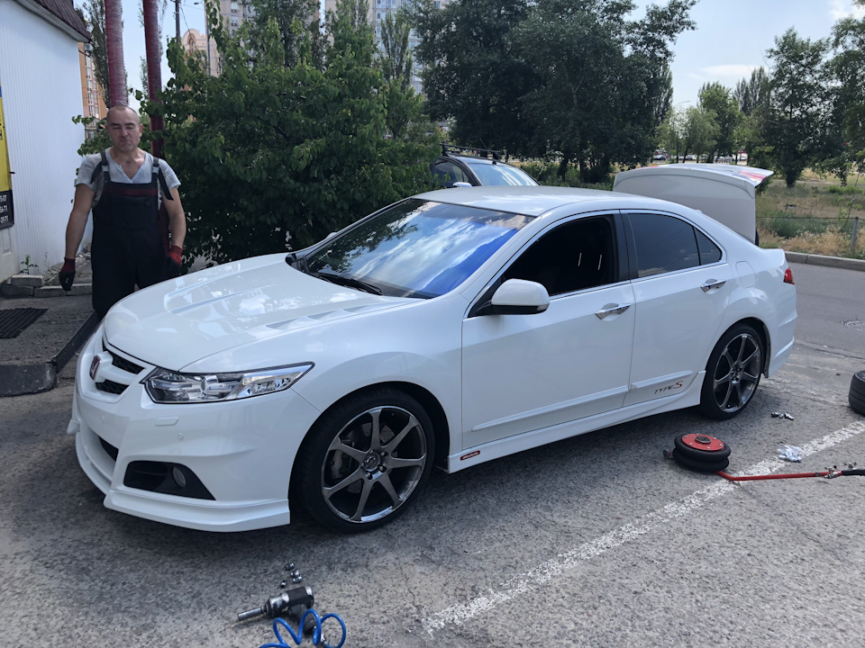 Диски аккорд. Honda Accord 8 r18. Колеса на Хонда Аккорд 8.