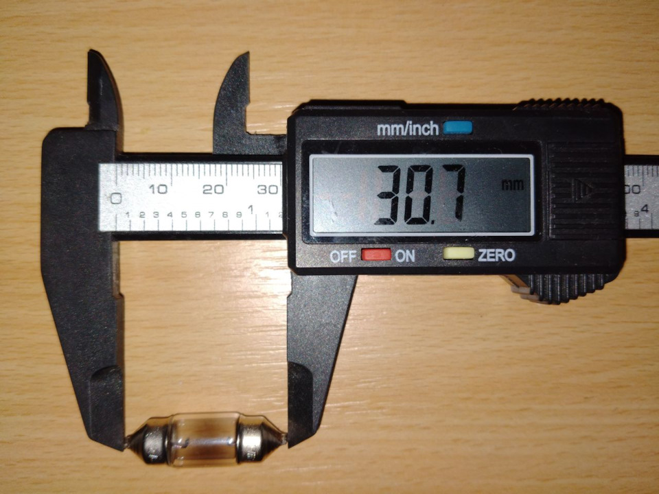 Замена лампы в потолочном плафоне (салонном) Камри 55 америка — Toyota ...