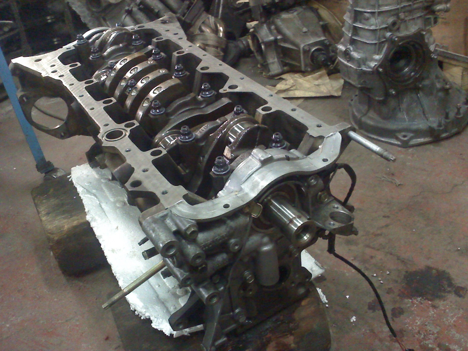 The assembly of the engine and the car has begun - Toyota Altezza 30 L 2003