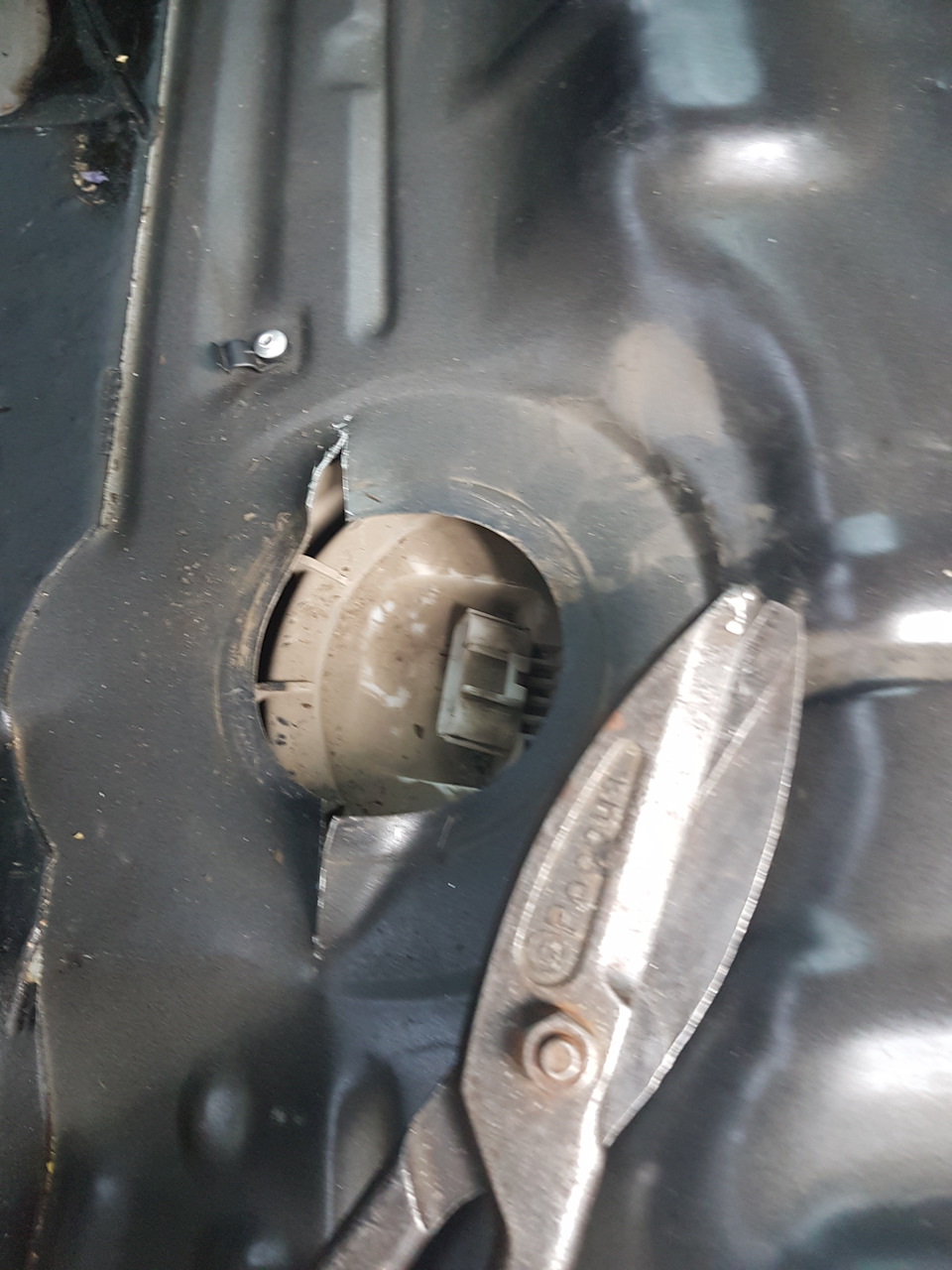 Замена сеточки бензонасоса не снимая бензобака — Ford Mondeo III, 2 л ...