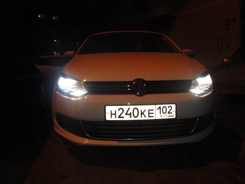 Белый свет, темной ночью… — Volkswagen Polo Sedan, 1,6 л, 2012 года ...