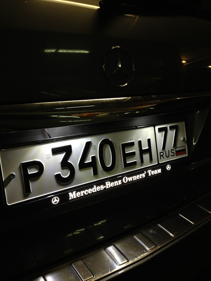 Рамка для автомобиля с подсветкой. Рамка номерного знака с подсветкой логотипа Chevrolet. Рамка номерного знака с подсветкой Мерседес. Номерные рамки s 6.3 АМГ С подсветкой. Номерная рамка Mercedes Benz.