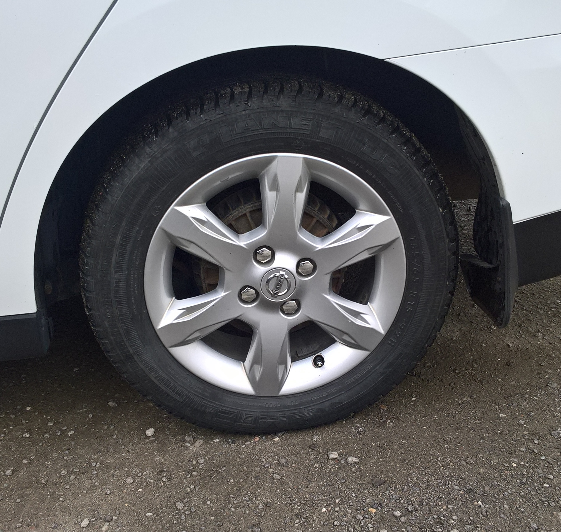 Колпачки на колесные болты — Nissan Almera V (G11/15), 1,6 л, 2014 года ...